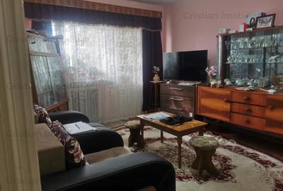 DECOMANDAT, 3 camere, SPATIOS, balcon 21 m, zona Victoriei