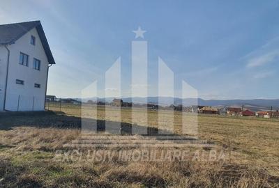 Teren Construcții intravilan de 500 mp, în Partoș