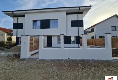 Casă cu 5 camere în Chiajna