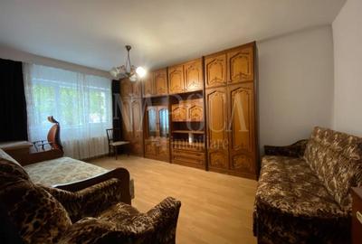 Apartament cu 4 camere decomandat în Câmpului