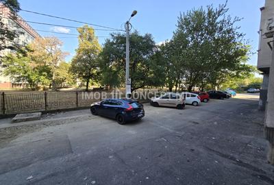 VANZARE SPATIU COMERCIAL -Parter, in zona 9 Mai - 18