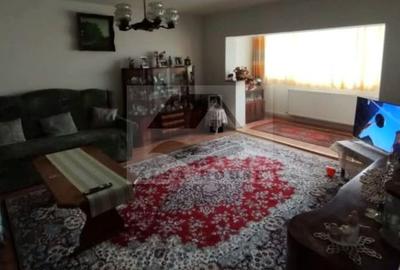 Apartament cu trei camere,  zona Racadau 75mp + doua balcoane 8mp - 1
