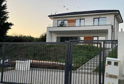 Casa individuala, teren 750 mp, Chinteni cu panorama spre lac - 1