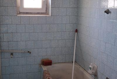 Ap. 3 camere , decomandat,  etajul 3/3 ( acoperis nou),  zona Petre Liciu. - 3