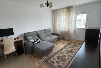 Apartament cu 3 camere decomandat în Metalurgie