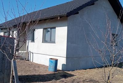 Casă individuală cu 4 camere în Sânpetru