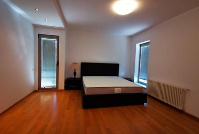 Vila moderna langa lac, mobilata complet - 14