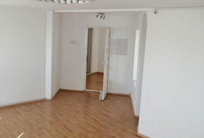 Birou, 100 mp în Moșilor