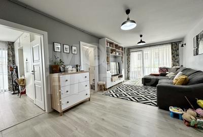 Apartament cu 3 camere semidecomandat, mobilat în Bună Ziua