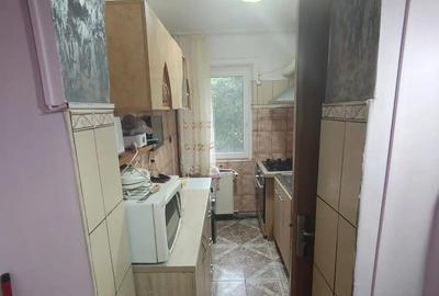 Apartament 2 camere, etajul 1/4, zona Podu Ros - 3