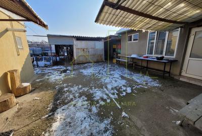 Zona Dambovita. 2 Case. Teren 933 mp. - 2
