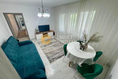 Apartament cu 3 camere semidecomandat în Podu Roș