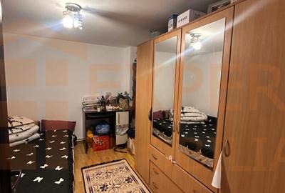 Casa de vanzare, 3 camere,  situata in zona CET - 4