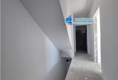 Vanzare casa de tip Duplex cu 370 mp de teren situat la Str Margelelor - 14
