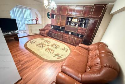 Apartament cu 3 camere decomandat, mobilat în 13 Decembrie