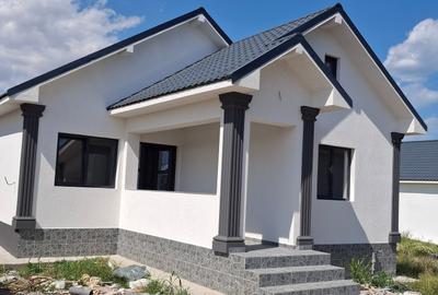 Casă individuală cu 4 camere în Est