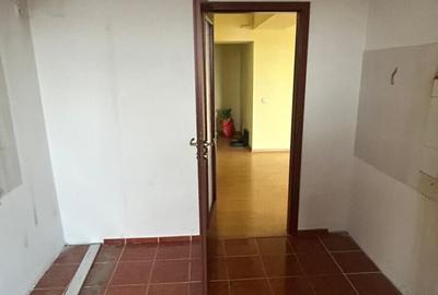 Apartament 3 camere S4 str Savinesti - 11