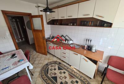 Apartament cu 4 camere decomandat în Câmpina