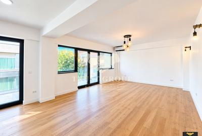 Apartament cu 3 camere decomandat în Polonă