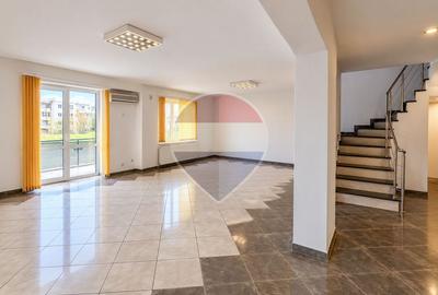 Casă individuală cu 5 camere în Vitan