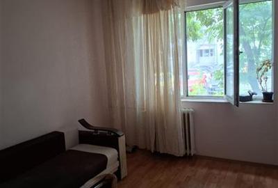 Apartament cu 3 camere decomandat în Dristor