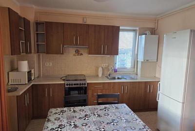 Apartament 3 camere balcon zona Turnisor - 1