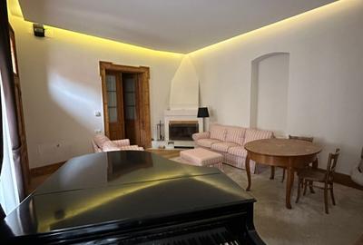 Casă individuală cu 8 camere în Cristian