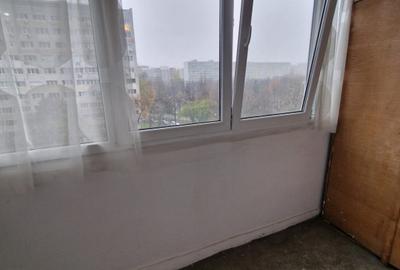Piata Ramnicu Sarat - 3 camere decomandatE, 64 mp, balcon, etaj 5/10, metrou - 10