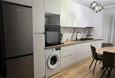 Apartament cu 3 camere semidecomandat în Florești