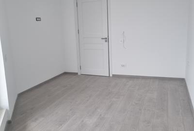 Apartament cu 3 camere,centrala proprie,mutare imediata,vedere superba catre Lac - 34