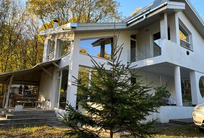 Vand cabana deosebita cu 4 cam. in mijlocul naturii,statiunea Bucin - 2