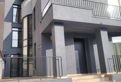 Casă cu 5 camere în Faleza Nord