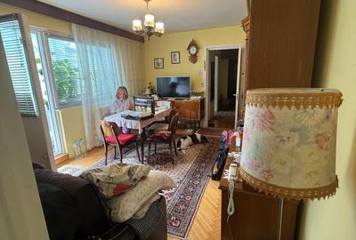 Apartament cu 3 camere semidecomandat în Podu Roș