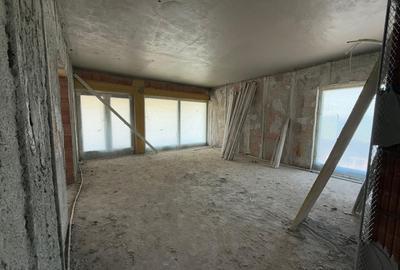 Casă individuală cu 6 camere în Dumbrăvița