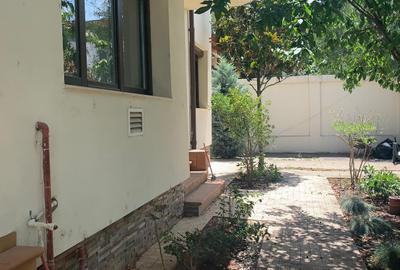 Duplex cu 15 camere în Pipera