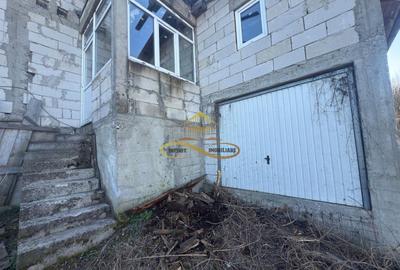 Casă P+M la roșu + teren 1.239 mp – Sărata (Bacău) – 74.900 € - 2