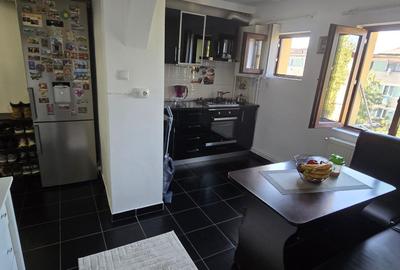 Vanzare apartament 3 camere,  confort II, micro 9 Targoviste - 1