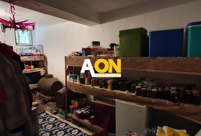 Casa cu 4 camere, garaj, teren 791 mp, zona Schit - 16