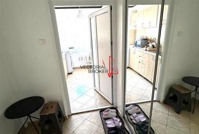 Apartamentt renovat,et.3/8 in bloc stradal Calea Mosilor Bd Carol - 12