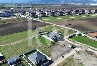 Teren intravilan construibil, utilități complete Str. Cetății - Comision 0 - 9