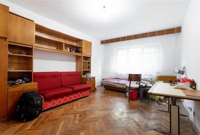 Apartament cu 3 camere decomandat în Rogerius