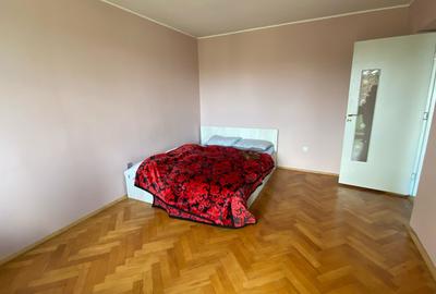 Apartament cu 3 camere decomandat în Plopilor
