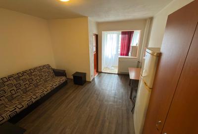 Garsoniera de vanzare, zona Fizicienilor, strada Shitului 9, et 3, bloc din 1983 - 2