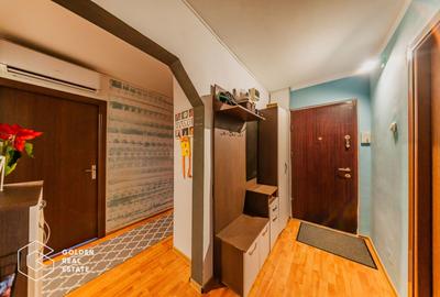 Apartament 4 camere, langa campusul UVVG, decomandat, etaj 3, comision 0% - 19