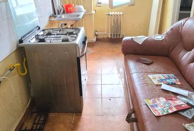 Apartament 3 camere decomandat, 2 bai, balcon inchis, centrala, etaj 1 - 4