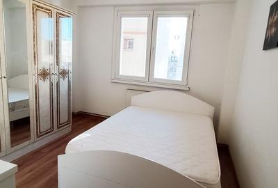 Apartament cu 3 camere semidecomandat în Astra
