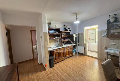 Apartament cu 2 camere, balcon, etaj 2 - Zona Strand - 1