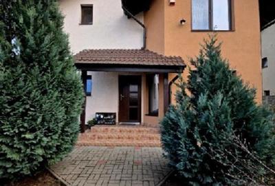 Casă individuală cu 4 camere în Dumbrăvița