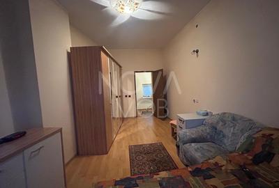 Casa de vanzare 200 mp cu spatiu comercial la parter, strada Lunga - 12