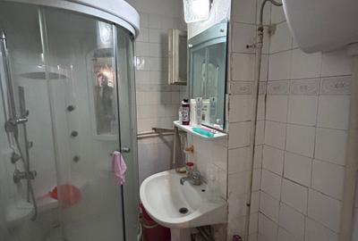 - Apartament 3 camere conf. 1 decomandat Plantelor, etaj intermediar. - 6
